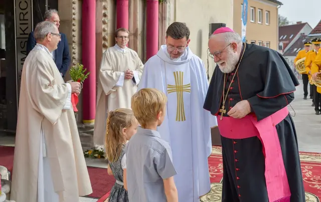 Ein besonderer Höhepunkt war der Empfang des Erzbischof Pedro López Quintana. | Foto: Gerhard Pulsinger