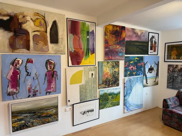 66 Kunstwerke werden im Olly-Haus in Deutschlandsberg für den guten Zweck versteigert. | Foto: Schule Äthiopien