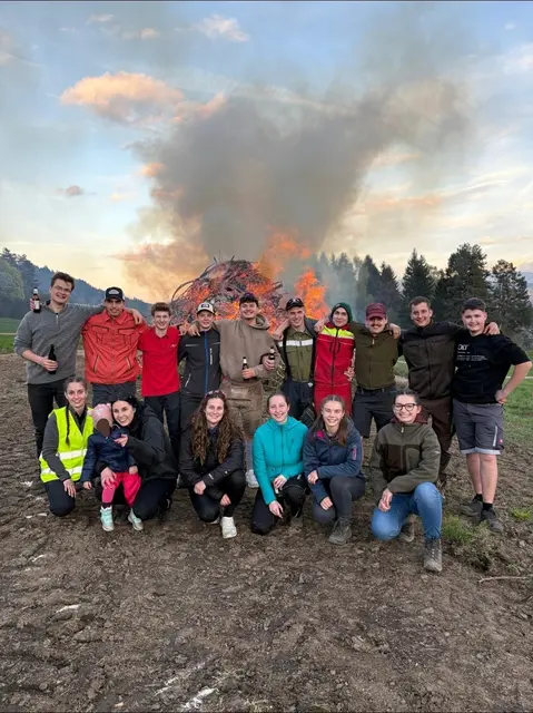 Das Osterfeuer 2025 lockte zahlreiche Besucher und sorgte für beste Stimmung. | Foto: Landjugend Köstenberg