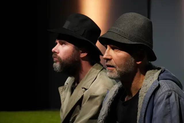 „Warten auf Godot“ als Rückblick und Aufbruch beim Stadttheater Kufstein