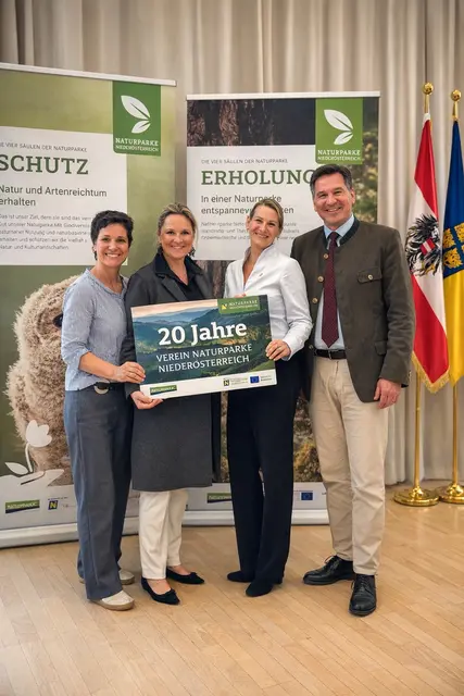 Stärken bündeln, Wirkung entfalten – Erfolgreiche Zusammenarbeit der Naturparke NÖ: Jasmine Bachmann (Geschäftsführerin Verein Naturparke Niederösterreich), Naturschutz-Landesrätin Susanne Rosenkranz, Sandra Klingelhöfer (Leiterin der Naturschutzabteilung des Landes Niederösterreich), Werner Krammer (Obmann Verein Naturparke Niederösterreich, Bürgermeister Waidhofen/Ybbs) (v.l.).

  | Foto: Naturparke NÖ