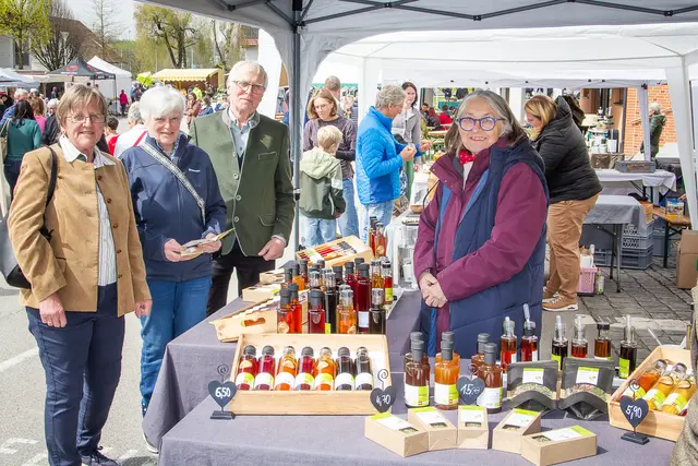 1. Samareiner Genussmarkt - hier bei der Kräutermanufaktur Sallmannsberg