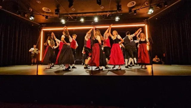 Mit einem feierlichen Auftanz im Casino zeigt die Landjugend ihr Können und ihre Begeisterung für Tradition. | Foto: Landjugend Köstenberg