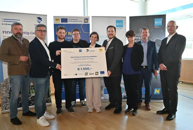 Kategorie: Start-Up – innovative Geschäftsideen
v.l. Axel Schneeberger (GF FHW), ÖVP-GR Wolfgang Horvath, Sebastian Schmidt (M-Chem), Rene Wultsch (M-Chem), Doris Müller (M-Chem), Bernhard Müller (GF M-Chem), Doris Steinacher (accent), Rainer Gotsbacher (ecoplus Technopolmanager), Claus Zeppelzauer (ecoplus Prokurist) | Foto: Sonja Pohl