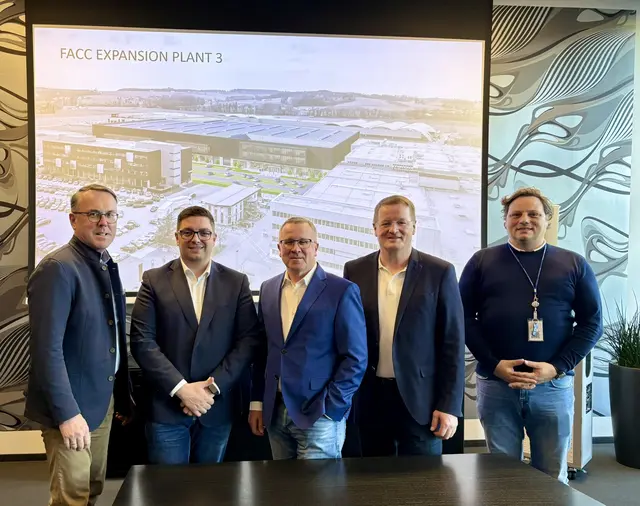 Günther Lengauer, St. Martins Bürgermeister Benjamin Salhofer, FACC-CEO Robert Machtlinger, Manfred Hofinger und Josef Seyringer. | Foto: Gramberger