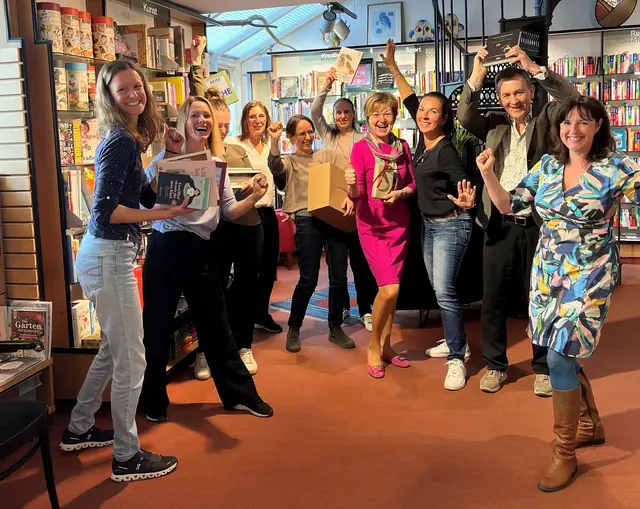 Jubelstimmung in der Buchhandlung Plautz in Gleisdorf.  | Foto: Buchhandlung Plautz 