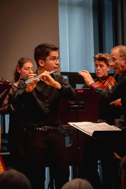 Am 23. April 2026 richtet sich das Scheinwerferlicht auf die Nachwuchsmusikerinnen und Musiker aus Salzburg. Im Bild Arad Krimi. | Foto: Rotary Club Salzburg Altstadt