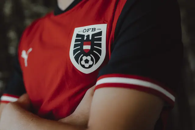 Bei der kommenden WM in den USA, Kanada und Mexiko hat man sich erneut für schlichtes rot-schwarz mit weißen Akzenten entschieden, alles unter dem Motto "Immer wieder Österreich".  | Foto: ÖFB