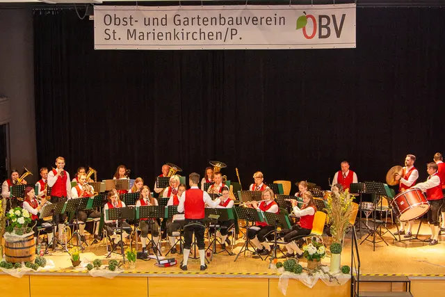 Die Marktmusikkapelle spielte beim tradionellen Frühschoppen auf