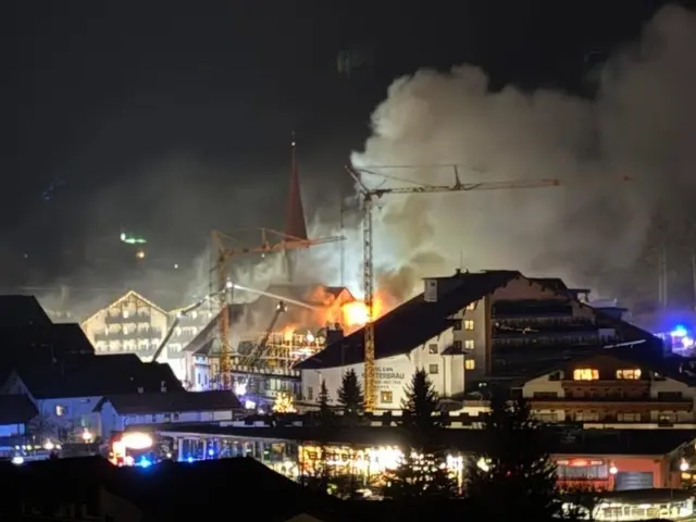 5-Sterne-Hotel betroffen, über 300 Feuerwehrleute im Einsatz