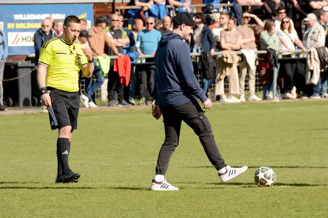 Matchball von Tormanntrainer Sebastian Radler.  | Foto: Reinhold Prem