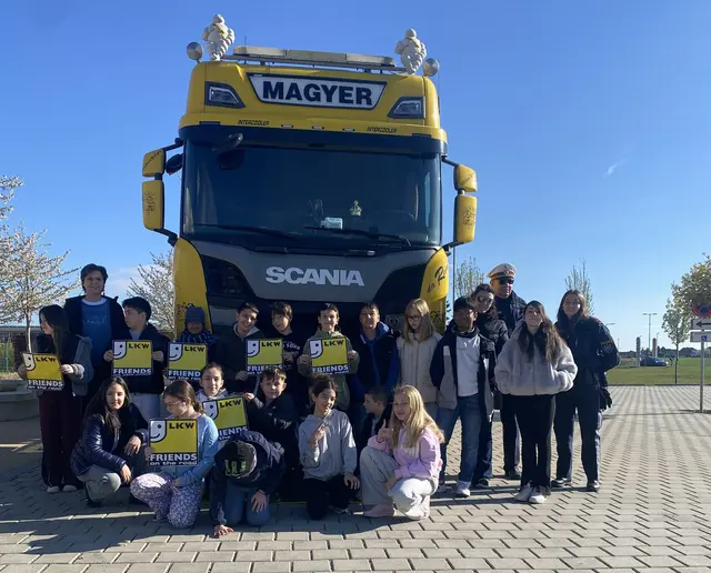 Schulprojekt informiert Kinder vor Lkw-Gefahren im Straßenverkehr