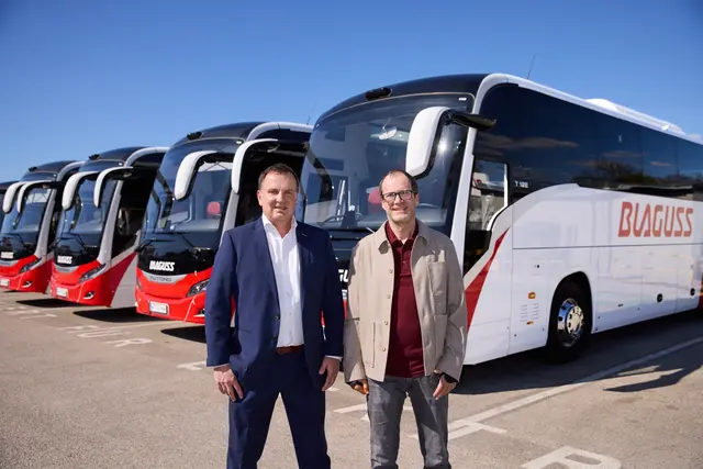 Die beiden Geschäftsführer Paul (links) und Thomas Blaguss wollen die Elektrifizierung des Transportunternehmens weiter vorantreiben. | Foto: Blaguss/Thomas Unterberger