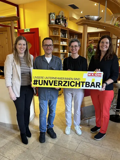 WK-Regionalstellenleiterin Evelyn Zarits, Michael und Anita Strobl und WK-Regionalstellenobfrau Melanie Eckhardt. | Foto: WKB