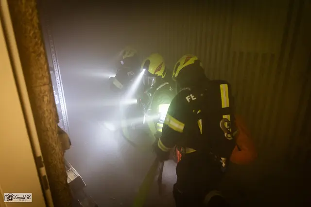 Stark verrachter Übungsraum im Seniorenheim – die Einsatzkräfte arbeiteten unter Atemschutz. | Foto: FF Mauerkirchen