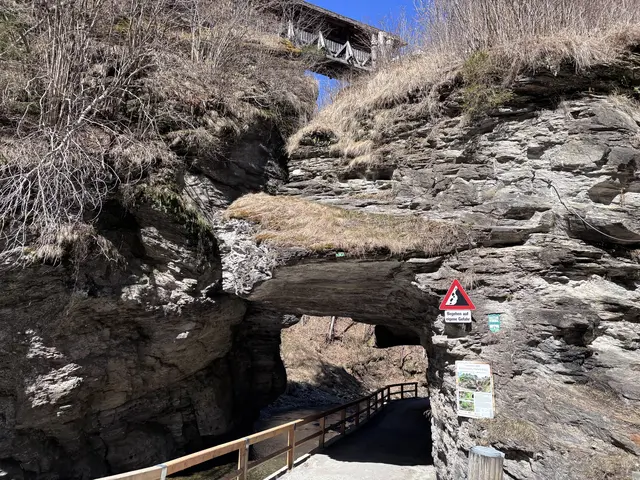 Felswände und Seilbrücken - Abenteuer am Hoher Steg Klettersteig
