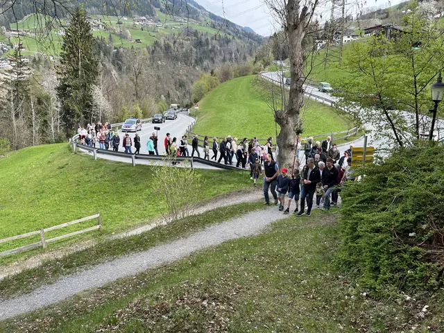 Gemeinsam pilgerten die Gläubigen zur Kirche Maria Rast.  | Foto: Rahm