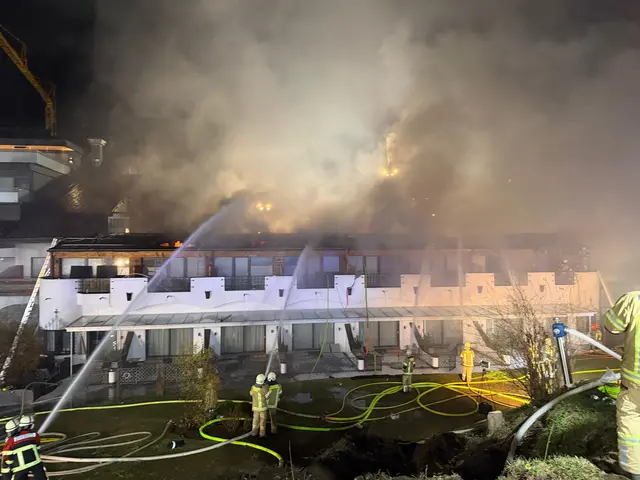 Über 300 Einsatzkräfte sind im Einsatz | Foto: Leonhard Graiff (ÖA BFV IBK-Land)