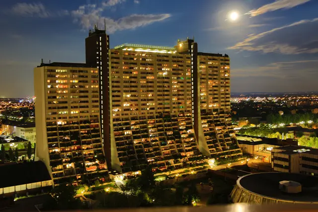 Die Kunstausstellung findet im Kaufpark Alt Erlaa, unmittelbar neben dem Wohnpark Alt Erlaa, statt. | Foto: Gottfried Vymlatil