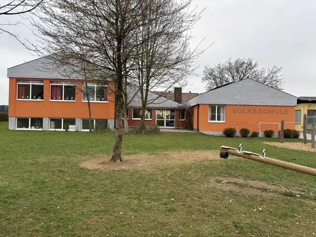 Am 15. April 2026 werden die Eltern der betroffenen Volksschüler über die mögliche Schulstandort-Schließung in Jeging informiert. | Foto: Barbara Ebner/MeinBezirk