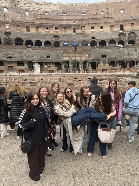 HLW-Schüler aus St. Wolfgang zwischen Kolosseum und Küste
