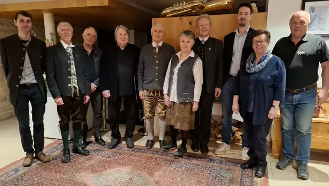 Vorstand, v.l.: Gerald Raab, Rudolf Scheutz, Robert Zahler, Hans Jörgen Urstöger, Karl Wirobal, Rita Aschauer, Präses Bürgermeister Alexander Scheutz, Peter Scheutz, Martina Scheutz und Dieter Gamsjäger. | Foto: Franz Frühauf