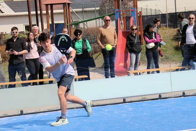 Viel Interesse bei der Eröffnung der neuen Padel-Anlage in Rosental | Foto: Cescutti