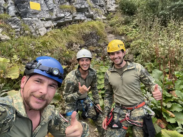 Aktivität nach Dienstschluss mit Kameraden in den Seetaler Alpen. | Foto: Santrucek