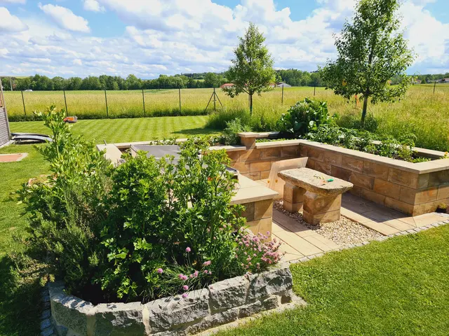 Für alle, die gerne im Garten arbeiten, hat der Andorfer Bernhard Pregetter die GartenOmi-App entwickelt.  | Foto: Pregetter