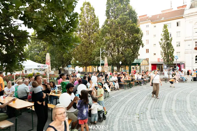 Am 30. April findet erneut das traditionelle Maibaumfest am Enkplatz statt.  | Foto: volxfest