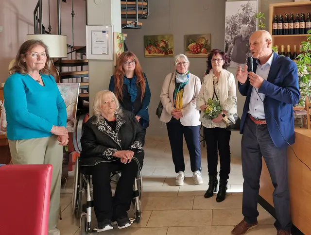 Eröffnung Trigeniale Brda 26: v.r.: Bürgermeister von Brda Franc Mužič, Helena Petrovčič, Paola Zaninotti, Alessandra Minin und Präsidentin Inge Hawranek des Künstlerklubs Albrecht Dürer in Tavagnacco (UD), Maria Kucher.