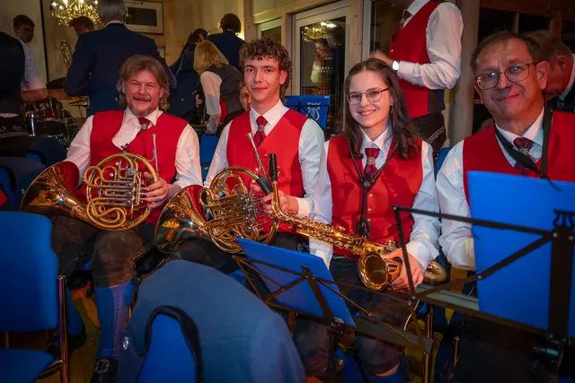 Blasmusik-Begeisterung und etliche Ehrungen in Ramingstein