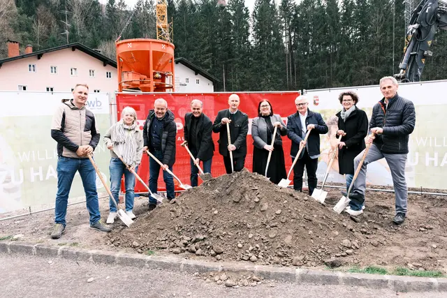 Spatenstich für den zweiten Bauabschnitt