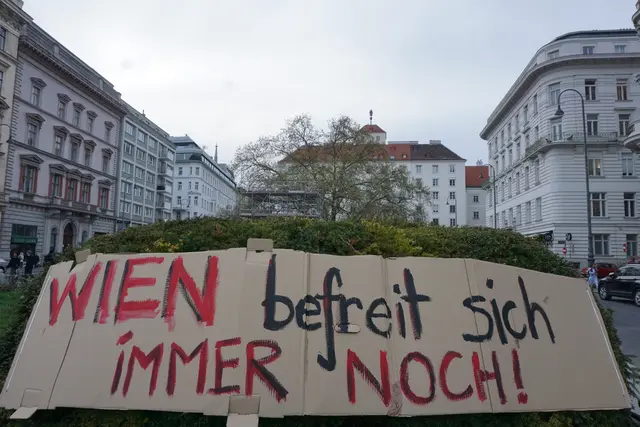 Nicht allen ist die Kontextualisierung des Lueger-Denkmals genug.  | Foto: Links