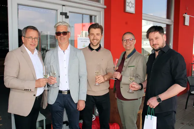 Viel Freude beim Start (v. l.): Johannes Schmid, Gerd Hösele, Yanick Pfaffen, Martina Weixler und Georg Reschen | Foto: Cescutti