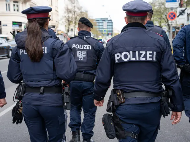 Anfang März kam es zu gewaltsamen Ausschreitungen vor dem Zentrum. (Symbolfoto) | Foto: Valentina Marinelić/MeinBezirk