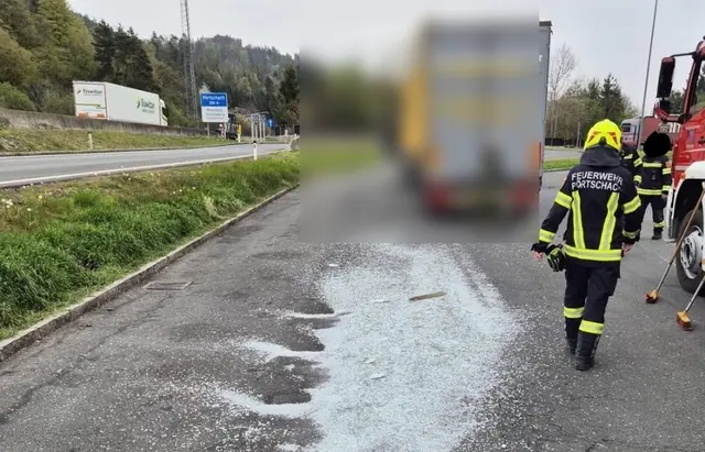 Lkw verliert Glas-Ladung auf Südautobahn
