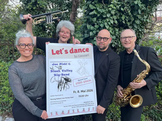 Musikgenuss pur im Parma-Saal mit Joe Pinkl &amp; der Black Valley Big-Band. | Foto: Hubert Weninger