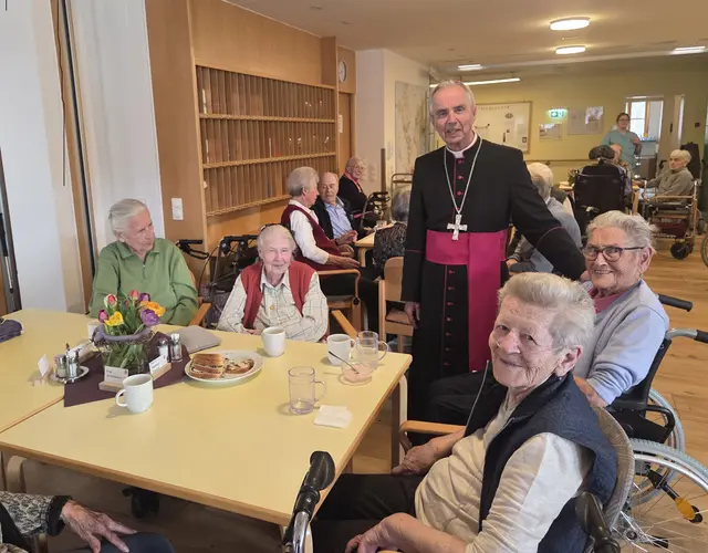Kaffeekränzchen mit Weihbischof H.J. Hofer