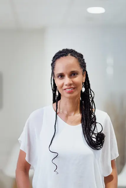 Die Gynäkologin Kehinde Wewe aus Scheibbs hat mit "grlztalk" einen Podcast zu  Themen wie "Pubertät, Periode und Verhütung" für alle Mädchen und jungen Frauen ins Leben gerufen. | Foto: Markus Morawetz/grlztalk.at