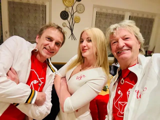 „Die Tiger“ mit Bert Stubinger (r.), Christian Triebelnig und Sonja Bodner laden zum großen Muskfeuerwerk in den Feldkrichner Stadtsaal. | Foto: Die Tiger