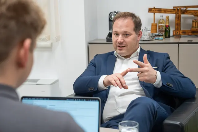 Bezirkschef Daniel Resch lobt die Zusammenarbeit im Bezirk bei dem Thema.  | Foto: Valentina Marinelic/MeinBezirk