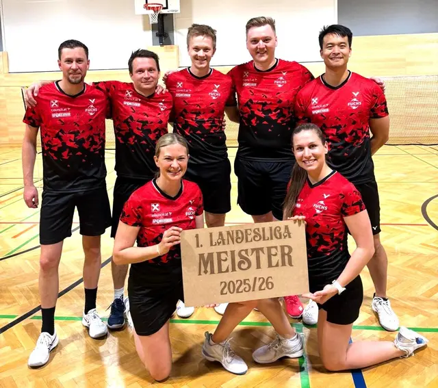 Team BC Raiffeisen Alkoven 1: Lukas Rebhandl, Ulrich Stoiber, Michael Scheinecker, Lukas Mittermayr, Richard Wan (stehend v.l.); Iris Pichler, Elena Labmayer (kniend v.l.).
 | Foto: Fritz Freimüller