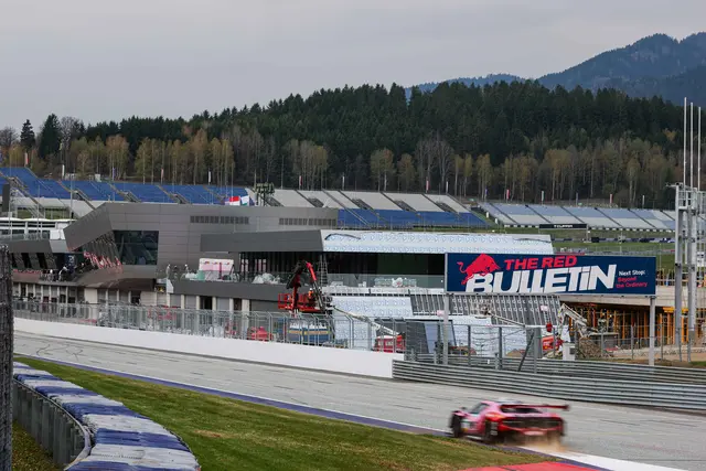Die DTM-Boliden fahren an der Baustelle vorbei. | Foto: Ripu