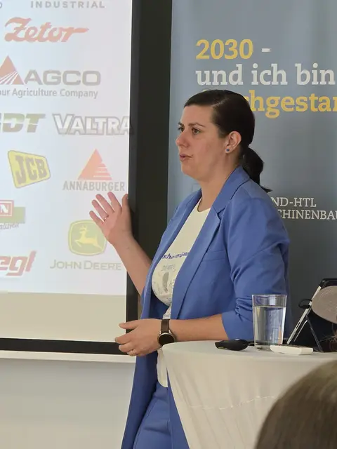 Christine Scharmüller berichtete über ihre Tätigkeiten. | Foto:  HTL Vöcklabruck