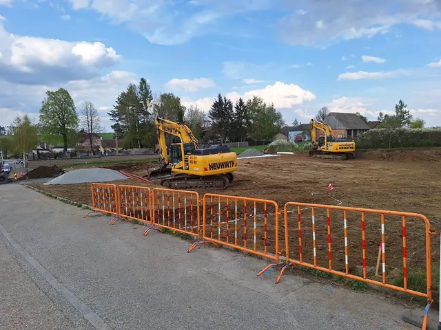 Regionale Unternehmen packten kräftig mit an. | Foto: Marktgemeinde Ludweis-Aigen