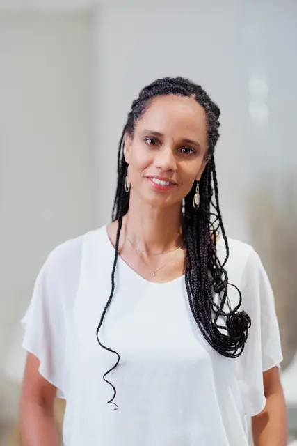Die Gynäkologin Kehinde Wewe aus Scheibbs hat mit "grlztalk" einen Podcast zu  Themen wie "Pubertät, Periode und Verhütung" für alle Mädchen und jungen Frauen ins Leben gerufen. | Foto: Markus Morawetz/grlztalk.at