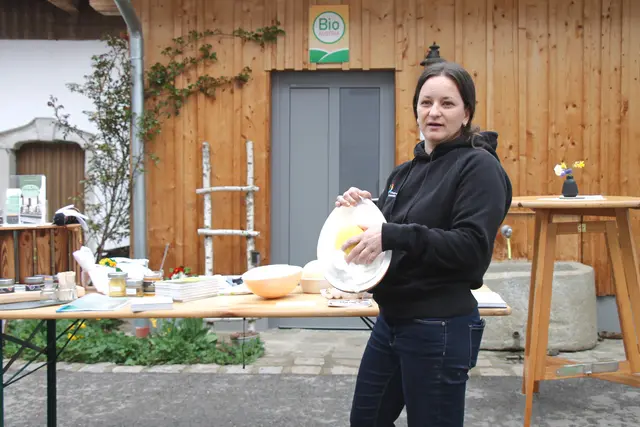Ingrid Eckerstorfer betreibt mit ihrem Mann Martin im Nebenerwerb den Biohof Kreuzeder in St. Martin. | Foto: MeinBezirk/Schütz