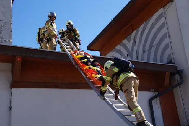 Die Einsatzkräfte hatten ein äußerst realistisches Szenario zu bewältigen.  | Foto: Woloschyn