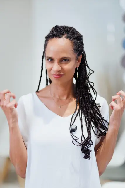 Gynäkologin Kehinde Wewe aus Scheibbs: "Mein Podcast richtet sich an Jugendliche, die ihren Körper besser verstehen möchten." | Foto: Markus Morawetz/grlztalk.at